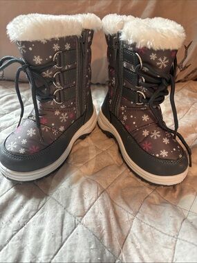 Kids Winter Snow Boots - Gray with Pink Snowflakes